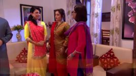 Mon Niye Kachakachi S08 E29 Chitra performs the rituals