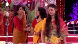 Mon Niye Kachakachi S08 E30 Ayan is about to marry Chitra