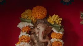 Lagnachi Bedi S01 E514 Saavi, Vinayak's Friendship