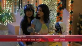 Nisha Aur Uske Cousins S01 E09 Umesh wears a lehenga