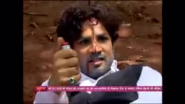 Uttaran S01 E1460 Akash stops the bomb from exploding