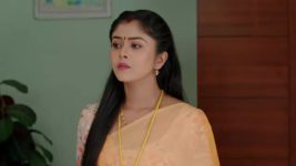 Vantalakka S01 E422 Varalakshmi Demands Answers