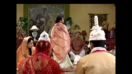 Bodhuboron S10E33 Police come looking for Konok Full Episode