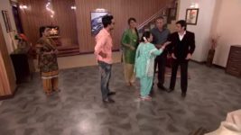 Yeh Hai Mohabbatein S15E11 Aditya presents a gift to Ishita Full Episode Yeh Hai Mohabbatein S15E11 Aditya presents a gift to Ishita Full Episode
