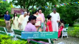 Tumi Ashe Pashe Thakle S01 E16 Anamika Attempts to Steal