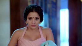 Adhe Kangal S01E199 Piya Attacks Kohra Full Episode