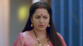 Adhe Kangal S01E204 Tara Saves Mayank Full Episode
