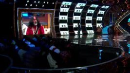 Bigg Boss (Colors tv) S10 E97 Weekend Ka Vaar: King Khan in the house