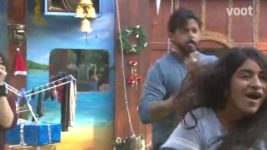 Bigg Boss (Colors tv) S12 E101 Sizzling Santa Urvashi's jolly mission