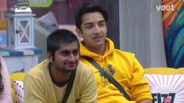Bigg Boss (Colors tv) S12 E81 Shocker: Romil headbutts Rohit!