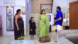 Kanne Kalaimaane S01 E355 Madhuri's Firm Decision