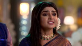 Pherari Mon S01 E446 Agni holds Parama at gunpoint