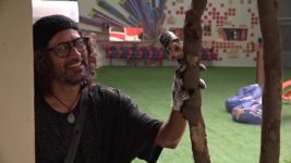 Bigg Boss Kannada S09 E75 Rupesh versus the ladies!