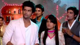 Ek Hazaaron Mein Meri Behna Hai S04E64 Maanvi throws drink at Tanya Full Episode