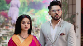 Mere Rang Mein Rangne Wali (Star Plus) S01 E18 Will Riddhiman Accompany Rangoli? Mere Rang Mein Rangne Wali (Star Plus) S01 E18 Will Riddhiman Accompany Rangoli?