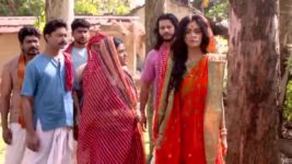 Debi Choudhurani S01E240 Prafulla Tracks the Kidnappers Full Episode