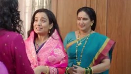 Lagnachi Bedi S01E170 Raghav Comes to Sindhu's Aid Full Episode
