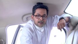 Mem Bou S04E15 Koustav Abducts Carol Full Episode