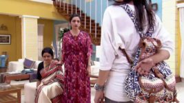 Shob Choritro Kalponik S01 E33 Bireshwar tends to Sagarika