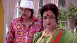 Shob Choritro Kalponik S04 E24 Kuhu teaches English to Abir