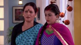 Shob Choritro Kalponik S05 E14 Kuhu tries to kill herself