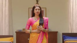 Lagnachi Bedi S01E226 Sindhu in Distress Full Episode