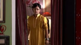 Chokher Tara Tui S14E09 Rishi presents a gift to Tutul Full Episode
