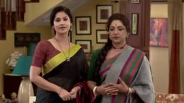 Ekka Dokka S01E71 Pokhraj Stands by the Majumdars Full Episode