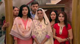 Mere Angne Mein S11E08 Raghav Gets a Notice Full Episode