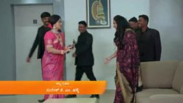 Paaru S01E828 17th February 2022 Full Episode