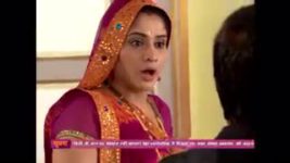 Uttaran S01 E1201 Mukta selects Meethi's invitation card
