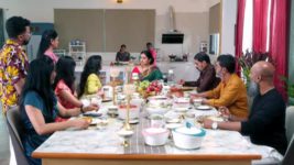 Ninagaagi (Colors Kannada) S01 E45 Mayuri is offered a saree