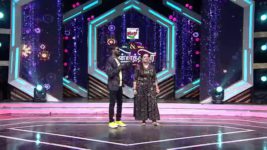 Mr & Mrs Chinnathirai S03E42 Hussain Vs Yogesh Full Episode