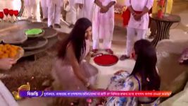Prerona Atmamaryadar Lorai S01 E36 Naina learns of threat to Karna