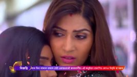 Prerona Atmamaryadar Lorai S01 E45 Naina boosts Karna's confidence