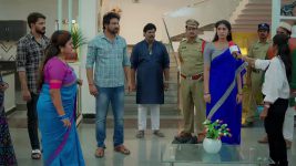 Yeto Vellipoyindhi Manasu S01 E312 Srilatha in a Bind