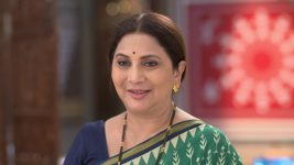 Aai Aani Baba Retire Hot Aahet S01 E18 Shubhangi Questions Yashwant