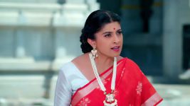 Lakshmi Baramma S02 E581 Vaishnav listens to Lakshmi