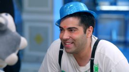Megha Barsenge S01 E211 Manoj takes the Talwars hostage?