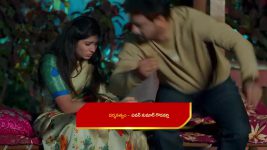 Yeto Vellipoyindhi Manasu S01 E374 Seethakanth Protects Ramalakshmi