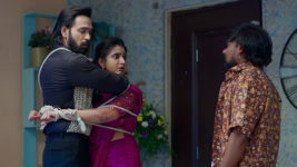 Brahma Mudi S01 E734 Charles Holds Kavya, Raj Hostage
