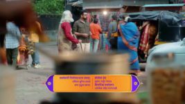 Laxmichya Paaulanni S01 E415 Kala's Return Alongside Advait
