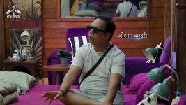 Bigg Boss (Colors tv) S19 E04 Day 03: ‘Daal’ Mein Kuch Kaala Hai