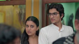 Itti Si Khushi S01 E27 Chidiya Peeks At Virat's Phone