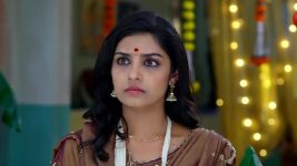 Maguva O Maguva S01 E490 Nivedha Escapes Trouble