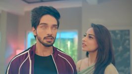 Adhe Kangal S01E120 Vedashree Learns About the Threat Full Episode