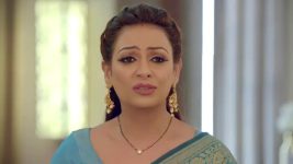 Adhe Kangal S01E157 Piya Senses Danger Full Episode