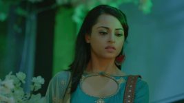 Adhe Kangal S01E16 Vedashree Spots the Witch Full Episode
