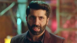 Adhe Kangal S01E385 Mohini Escapes from Nishanth Full Episode