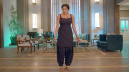 Adhe Kangal S01E66 Vedashree Confronts Mohini Full Episode
